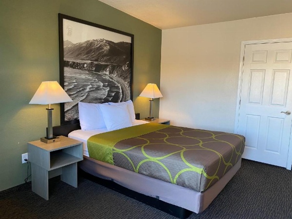 Super 8 by Wyndham Monterey image 19