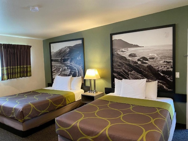 Super 8 by Wyndham Monterey image 25